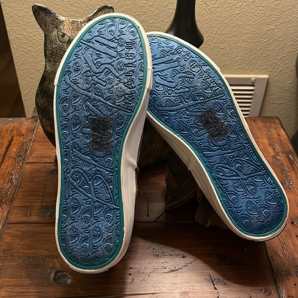 Women’s New Blowfish Malibu canvas hi-top sneakers. Distressed khaki green Sz 8. - Picture 7 of 7